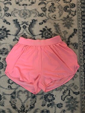 ALO Yoga Bubblegum shorts